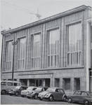 Ravensteinstraat 4, Brussel, zetel van het voormalige Verbond der Belgische Nijverheid - VBN, huidig VBO, hoofdingang in 1958 (© Habitat Habitation, 4, p. 44, 1958)