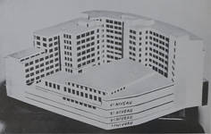 Ravensteinstraat 48-70 en Kantersteen 39-55, Brussel, uitbreiding van de Shell Building binnen het bouwblok, maquette van de uitbreiding (© Shell Echo, 1955)