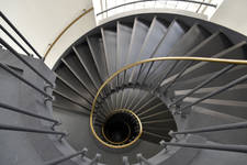 Galerie Ravenstein, Bruxelles, entrée vers les bureaux, cage d'escalier (© ARCHistory, photo 2019)