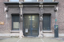 Boulevard Gustave Roulier 1, Charleroi, Université du Travail - Bâtiment Gramme, entrée (©ARCHistory, photo 2018)